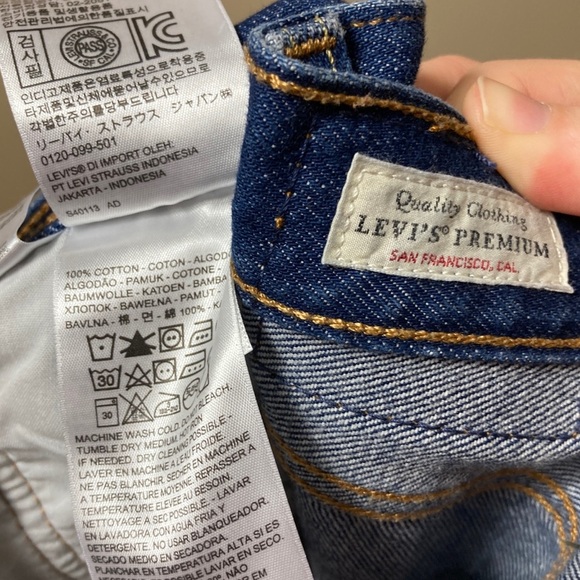 Levi’s 501 Premium Crop Button Fly Jeans in Bottom Line - Picture 12 of 14
